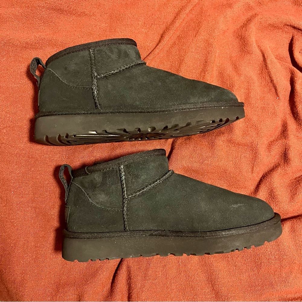 Ugg Classic Ultra Mini NEW | Black Size 6